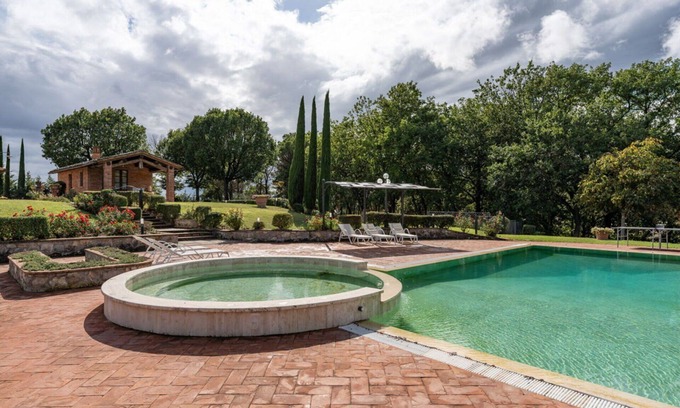Castroncello Villa | Villa in Castroncello with 6 bedrooms sleeps 12