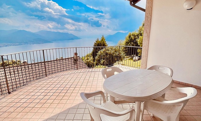 Maccagno House | Cà Sulà, large detached house with garden and beautiful lake view