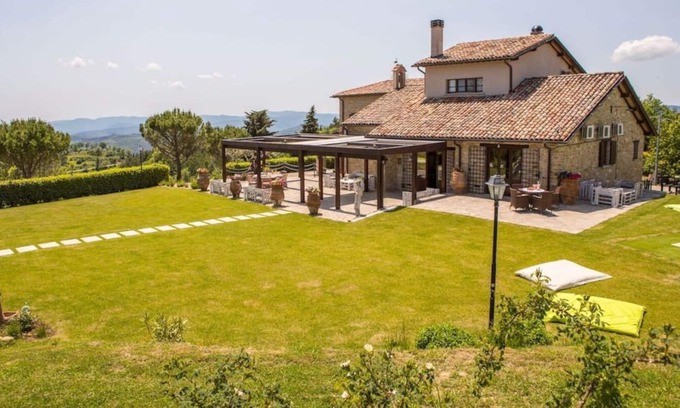 Monte Santa Maria Tiberina Villa | Perfect Landscape Villa with Four Region Views