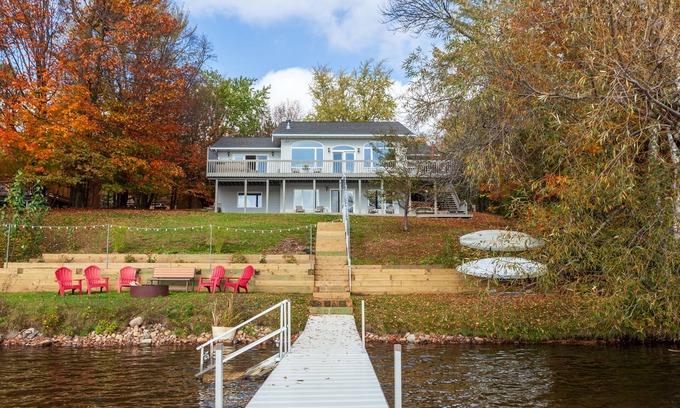 Duluth House | "It's All Good" at Pike Lake