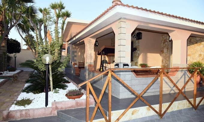Reitani House | ALICE HOUSE 250 METERS FROM THE SEA