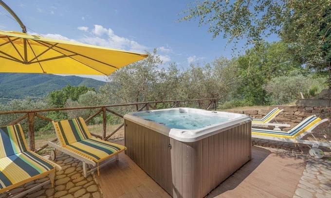Pieve di Chio Villa | La Casa di Patri - 19th century restored stone house in Tuscany with Jacuzzi