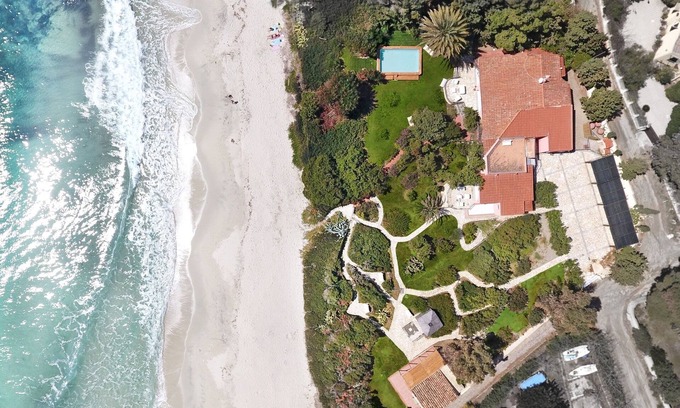 Torre delle Stelle Villa | Fantastic independent villa on the beach with swimming pool