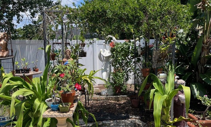 Venice East House | Italian/Mediterranean 2-bedooom home in Venice, FL near golf courses.