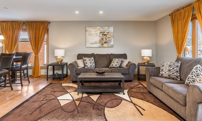 Itasca House | Itasca Rental