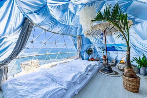Itoshima Hotel | ITOSHIMA SDGs Village Chikyu MIRAI -海の大パノラマ-全室オーシャンビューのドームテント