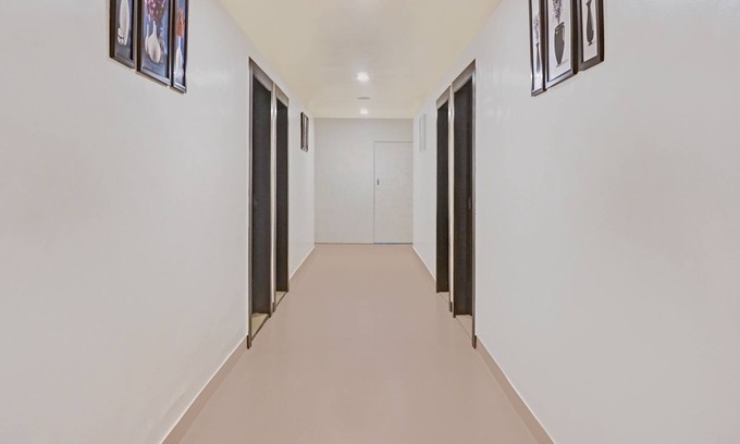 Aundh Hotel | Itsy Hotels Crown Inn