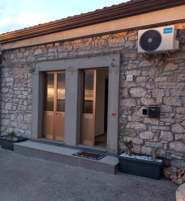 Castel di Iudica Apartment | Iudica charme