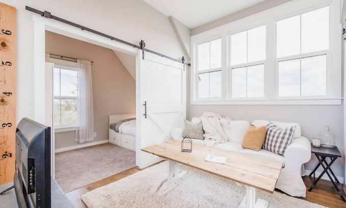 Colbert Cottage | Ivory and Oak a Greenbluff Home