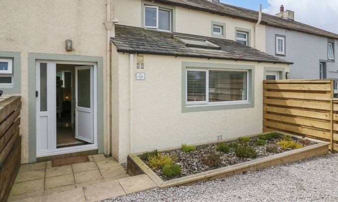 Calder Bridge Cottage | IVY COTTAGE, pet friendly, country holiday cottage in Seascale