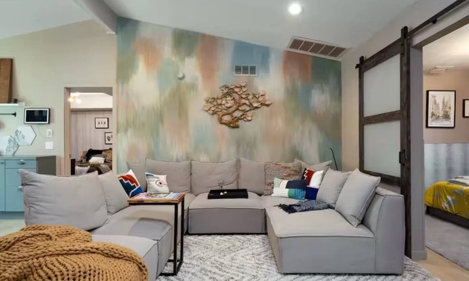 Tulsa House | Ivy's Charming 2 Bedroom 2 Bath with Jetted Tub