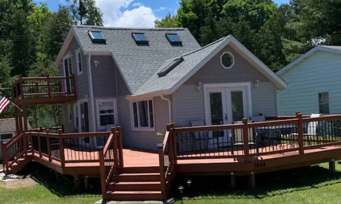 Lexington House | Ivy Suprise LakeView
