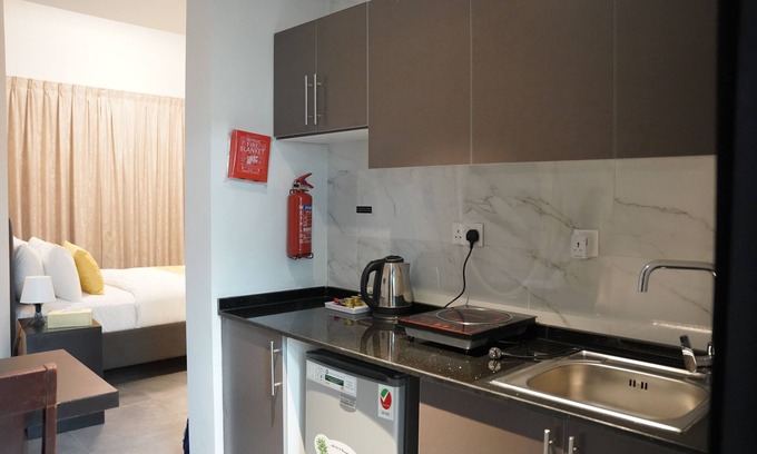 Al Quoz Apartment | IZA 1 Rose 303