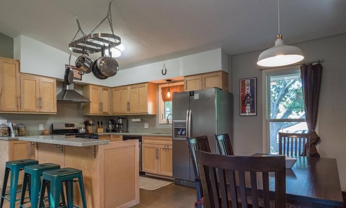 Parker Lane House | Izabella - 5 minutes to downtown!!