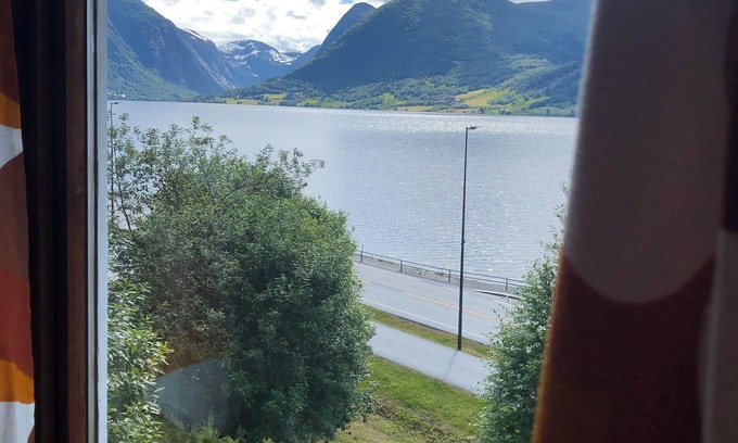 Jolster House | Jølster Lake View
