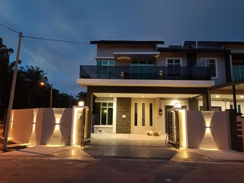 Muar House | J Garden Village