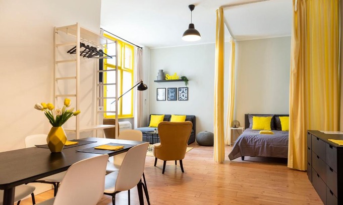 Halensee Apartment | [J.HR] Ku'damm style +A/C +rain-shower +U-station
