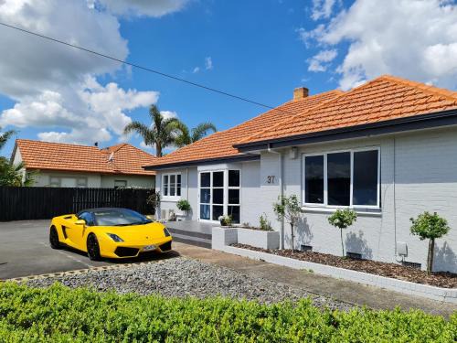 Hamilton North House | J&L Boarding Holiday House