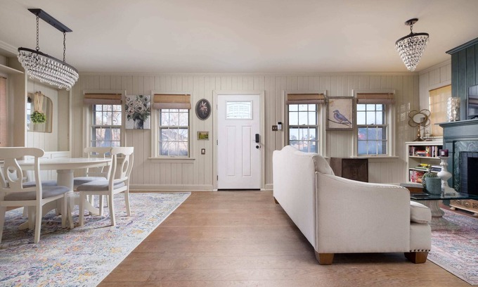 Amarillo House | J-Town House Summary: