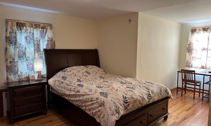 New Brunswick House | J1 Pleasant Room near Rutgers U, hospitals