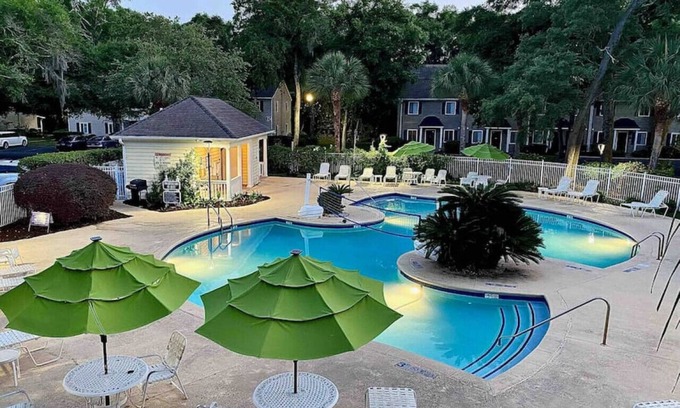Demere Park Condo | J7 Completely renovated, 2 BR, 2 BA, centrally located in Ocean Walk