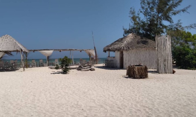 Gede Villa | Jacaranda Beachfront villa Watamu