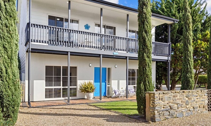 Normanville House | Jacks Corner - Moments to the beach, free wifi, pet friendly - wont be disapointed!