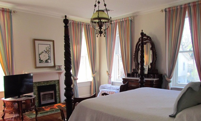 Natchitoches Bed & Breakfast | Jackson's Room at Steel Magnolia House
