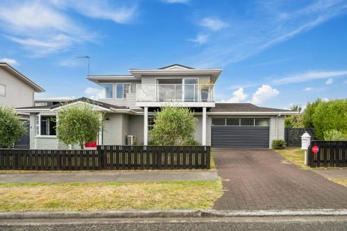 Rainbow Point House | Jacksons - Two Mile Bay Holiday Home