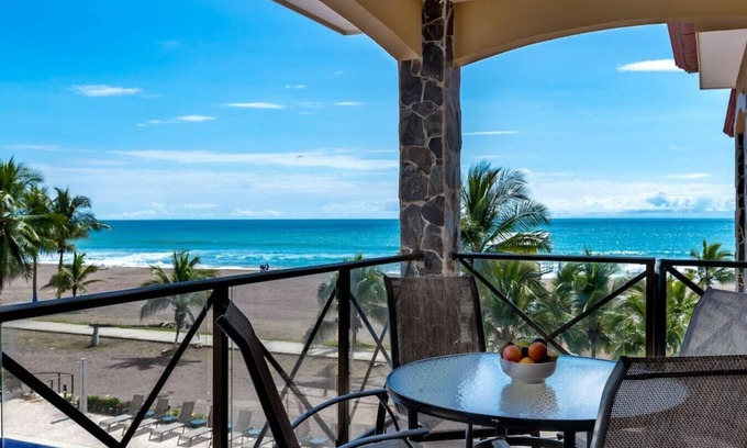Barrio Los Villalobos Condo | JACO HEAVEN- Beautiful beach penthouse!