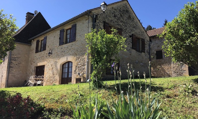 Saint-Cybranet Cottage | Jacques Gite and Walnut Tree Farm Sleeps 4