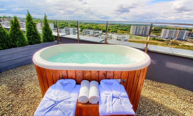 Rzeszow Apartment | Jacuzzi na dachu