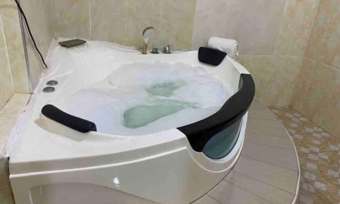 Mile 11 House | Jacuzzi Penthouse @ West Hills