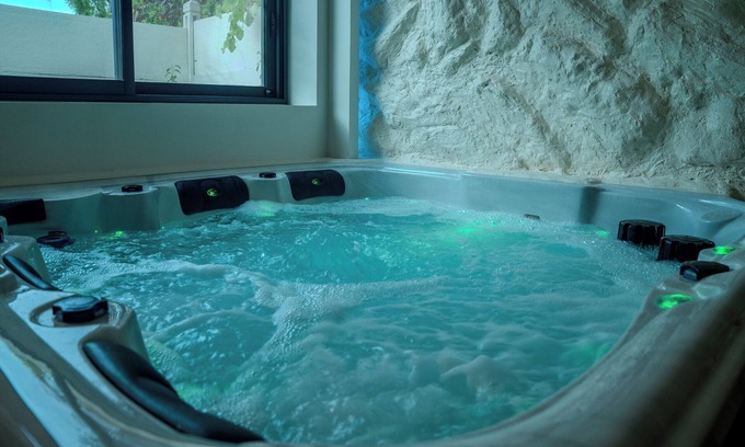 Reims Apartment | Jacuzzi & Sauna Le Cozy: 140 m2 wellness accommodation in Reims