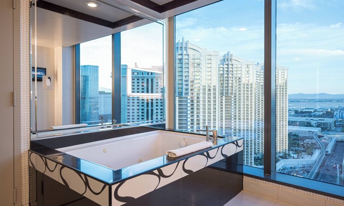 Las Vegas Resort | Jacuzzi Suite - Center Strip - Projection Screen TV - Next to Planet Hollywood