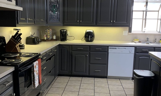 Tyler Apartment | Jacuzzi Tub 2 bedroom 1 large bath single unit.