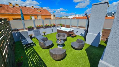 Ferencvaros Apartment | Jacuzzi Tuscany Terrace Apartment Free parking