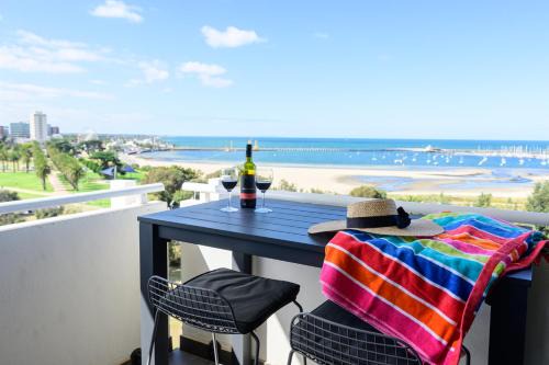 St Kilda West Apartment | Jade - St Kilda Beach Views