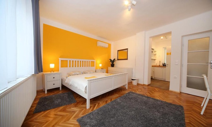 Eger Apartment | JadeRooms