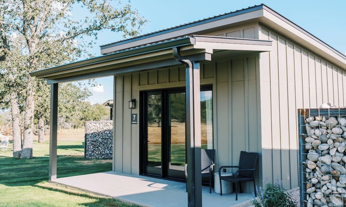 Stonewall Cabin | Jadestone/Casita #7 - Private Porch, Luxury, Country Feels, Walk to Wineries