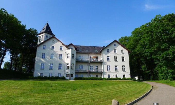 Hohen Niendorf Apartment | Jadgschloss zu Hohen Niendorf