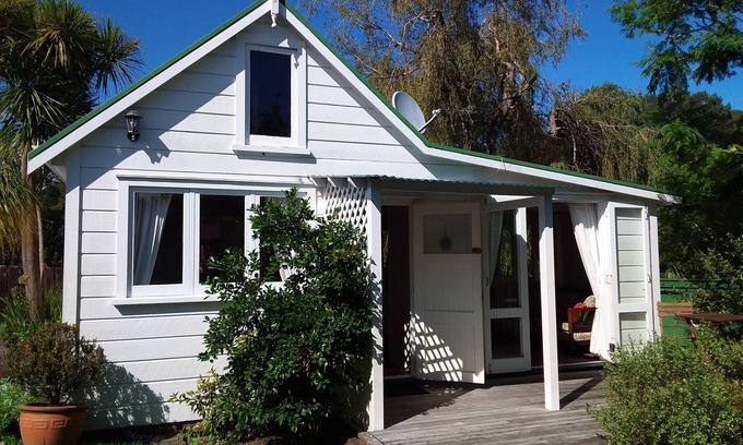 Coromandel Cottage | Jaed Cottage - Set on Sunny & Serene 1.75 Acres. Close to Town/wi-fi