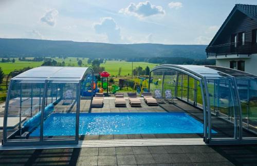 Lasowka House | Jagodowy Ski&Spa DeLux apartamenty z widokiem na góry,4km od Zieleniec Ski Arena Podgrzewany basen zewnętrzny latem,bilard,Wi-Fi w cenie Restauracja,balia,sauna na miejscu