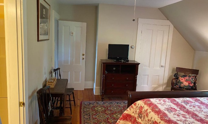Freeport Bed & Breakfast | James Place Inn Bed and Breakfast
