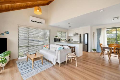 Jan Juc House | Jan Juc Ocean Views And Sunshine