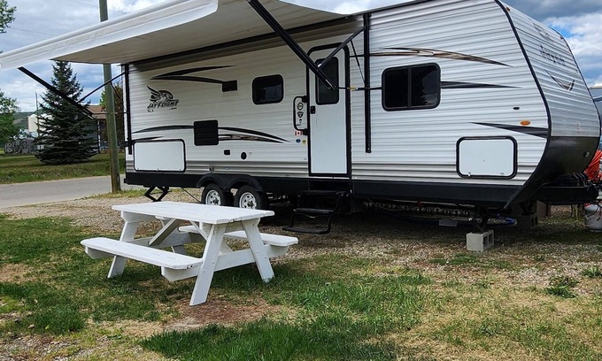 Taylor RV Rental | Jan's Jayco travel trailer