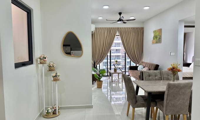 Central District Apartment | Japandi Beach Resort at Country Garden Danga bay