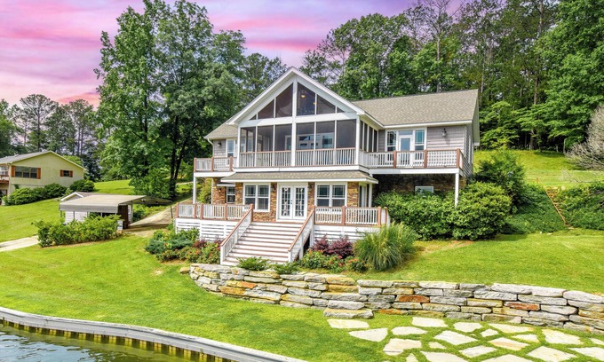 Jacksons' Gap House | Jaybird's Perch, Jaybird's Perch- Roomy Lakefront Cabin w/Deepwater- Sleeps 10