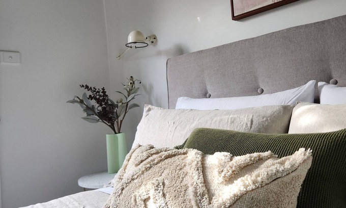 Daylesford Cottage | Jayda- *A split level home with a magical ambience *