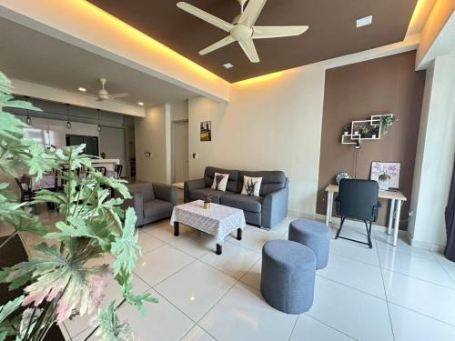 Seri Tanjung Pinang Apartment | Jazz 2R3B Suite Bathtub # Massage Chair